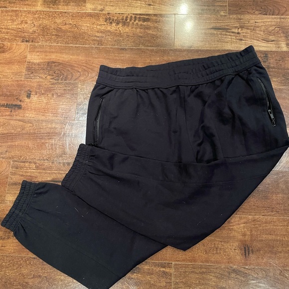 Fabletics jogger Set - Picture 8 of 8